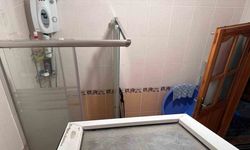 Yaşlı kadının ağzını bantlayıp altınları çaldı