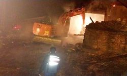 Ev yangını: bir ev kül oldu, lojman zarar gördü