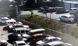 Kalp krizi geçiren sürücü hastane otoparkında 7 araca çarptı