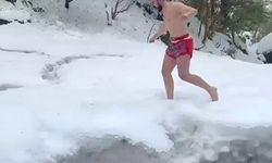 Karda şortla gezdi antrenman yaptı