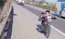 Motosikletin üzerine şov yapan sürücüye 63 bin TL ceza
