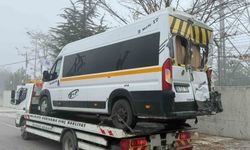 Öğrenci servisi, tır ve hafif ticari araçlı zincirleme kazada 20 kişi yaralandı