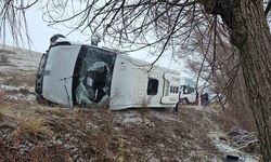 Okul servisi devrildi, 14'ü öğrenci 15 kişi yaralandı