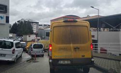 Trafiği felç eden kargo araçları sürücüleri çileden çıkarıyor