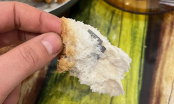 Ekmeğinin içinden jilet çıkınca şok oldu