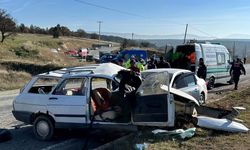 Uşak’ta İki otomobil çarpıştı: 2 Ölü
