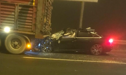 Komşu İlde Can Pazarı: Tıra çarpan araçtaki 4 kişi olay yerinde vefat etti