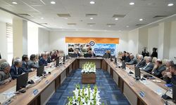 Uşak Üniversitesi Rektörü Demir Senato Üyeleriyle Tanıştı