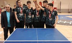 Masa Tenisi Genç Erkeklerde Uşak Fen Lisesi Şampiyon