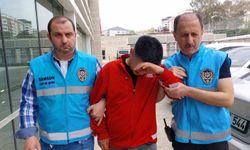 9 suç kaydı bulunan 17 yaşındaki bıçakla saldırganın yargılanmasına başlandı