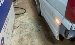 Alkolmetreye üflememek için dolmuşun camına kafa attı