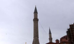 Camii'nin alemi şiddetli rüzgar nedeniyle düştü