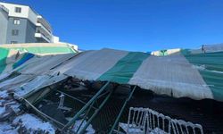 Düğün salonu olarak kullanılan halı sahanın çatısı çöktü