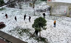 Kar yağışı altında futbol maçı dronla görüntülendi