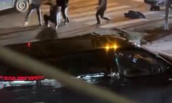 Kavga esnasında yola savrulan çocuk korkuttu