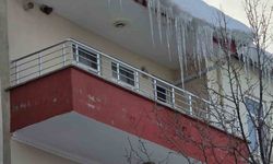 Soğuk hava yüzünden oluşan buz kütleleri tehlike saçıyor