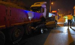 Tofaş tıra arkadan çarptı: 1'i ağır 2 yaralandı