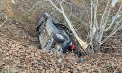 64 plakalı otomobil şarampole devrildi: 4 kişi yaralandı