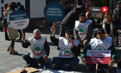 Uşaklı emekliler Tiritoğlu Parkı’nda Oturma Eylemi Yaptı