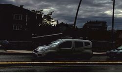 Uşak’ tren arıza yapınca vatandaşlar hemzemin geçitte mahzur kaldı