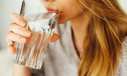 Günde ortalama 8-10 bardak su tüketilmeli