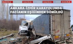 Uşak’ta lastiği patlayan tır tarlaya uçtu