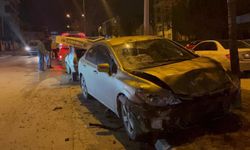 Ara Sokaktan Çıkan Araç Devrildi: 4 Yaralı