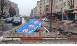 Uşak’ın göbeğinde bu çirkin görüntü 24 saatir duruyor