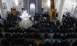 Uşaklılar Camide Bayramlaştı