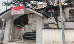 Uşak’ta Bayram Namazına İmam Gelmedi, Cemaat Kapıda Kaldı