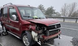 Uşak'ta  Feci Kaza: Ticari Araç Bariyere Çarptı
