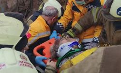 Fatih’te çöken binada enkazdan mucize kurtuluş anları kamerada