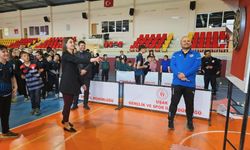 Sivaslı İlçesinde Kaymakam Hanımdan Tam isabet