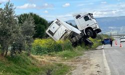Denizli-Manisa Karayolunda Tır Bağa Girdi
