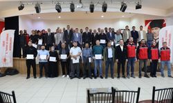 Karahallı’da Genç Üreticilere 100 Adet Kovan Dağıtıldı