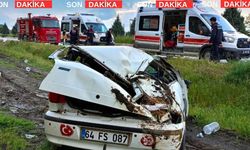 Uşak’ın Banaz ilçesinde Otomobil takla attı: 3 yaralı