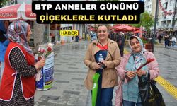 BTP Kadınlar Kolu Uşak’ta Annelere Çiçek Dağıttı