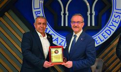 Uşak eski Valisine “Asrın Valisi” Ödülü