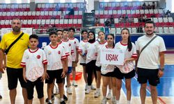 Uşaklı Öğrencilerden Badminton Fırtınası: Kız Takımımız Yarı Finalde!