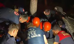 Uşak'ta Takla Atan Araçta Can Pazarı! Ekipler Zamanla Yarıştı