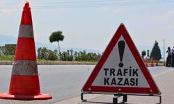 Uşak’ta midibüs otomobil ve motosiklet çarpıştı