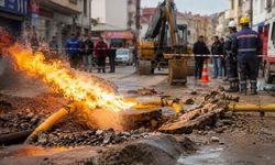 Eşme'de Kazı Sırasında Doğalgaz Boru Patladı