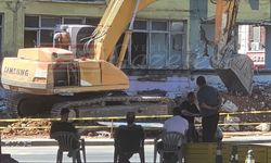 Uşak’ta Başakcıoğlu Apartmanı Yıkılıyor