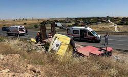Uşak'ta Kontrolden Çıkan tır Şarampole Devrildi: 1'i ağır 3 yaralı