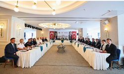 Uşak Valisi Kartal Düzensiz Göç ile Mücadele Toplantısı’na Katıldı