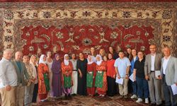 Uşak Üniversitesi Uşak Halısına Sahip Çıktı