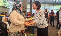 Uşak Belediye Başkanvekili Özkan Çarşı Pazar Dert Dinliyor