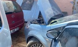 Uşak’ta Peş Peşe Yangınlar! Park Halindeki Araç Yandı