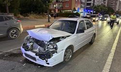 Uşak'ta Işıklarda Kaza 3 Kişi Yaralandı
