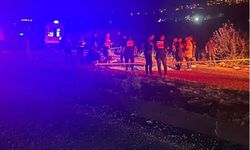 Ters Şeride Giren Tır Şöförü Motora Çarptı 2 Kişi Hayatını Kaybetti